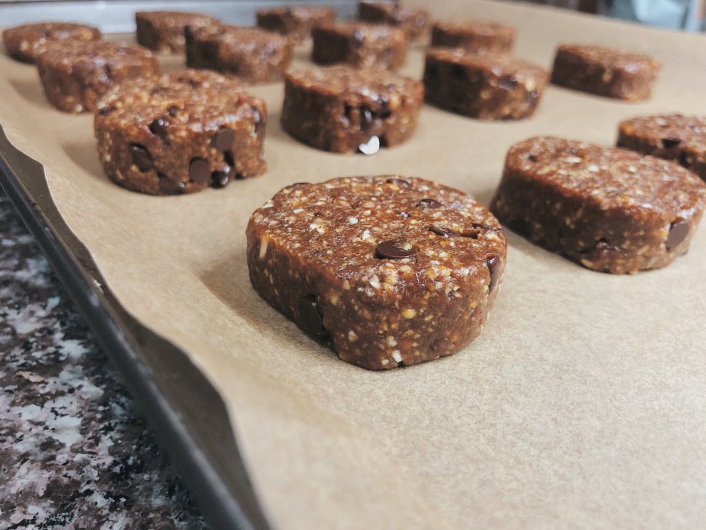 Tahini Chip Cookies (Raw +&nbsp;Vegan!)